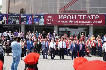 В.И. Кашин возложил цветы к бюсту А.С. Пушкина и памятнику К.Л. Хетагурову и ознакомился с национальным колоритом региональных отделений КПРФ СКФО
