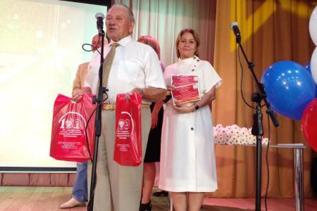 Забайкальский край. Коммунисты поздравили медалистов Читинского района с успешным окончанием школы