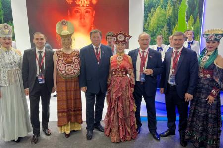 Г.А. Зюганов во главе делегации КПРФ прибыл на Петербургский международный экономический форум