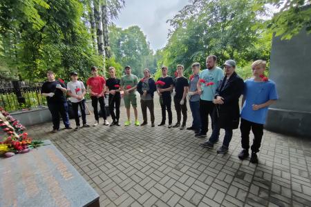 Комсомольцы позаботились о могилах красноармейцев, освобождавших Воронеж