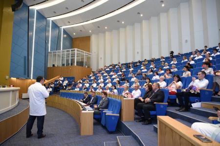 А.М. Гибатдинов поздравил врачей с Днем Медицинского работника