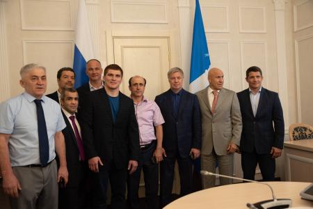 Алексей Русских и Александр Ющенко посетили мероприятие «Спортивная борьба — сильные люди. Сильная страна»