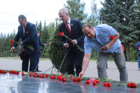 Омск. Поклонимся и мертвым, и живым