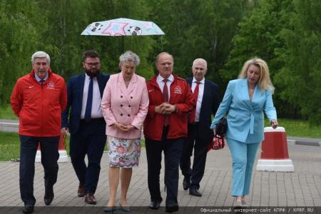 Во имя дружбы и солидарности!