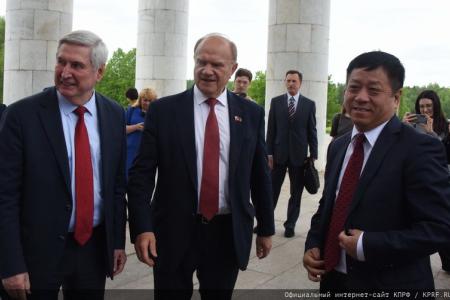 Во имя дружбы и солидарности!