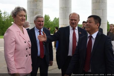 Во имя дружбы и солидарности!