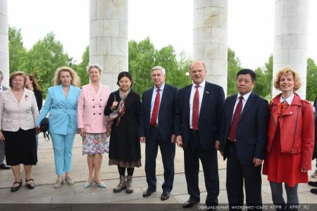 Во имя дружбы и солидарности!
