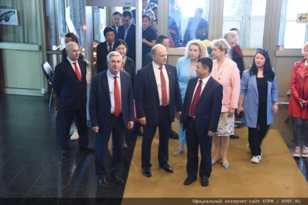 Во имя дружбы и солидарности!