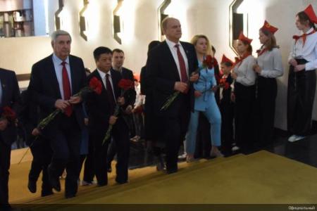 Во имя дружбы и солидарности!