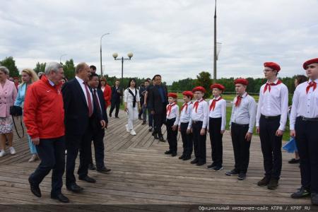Во имя дружбы и солидарности!