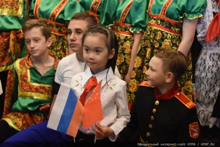 Во имя дружбы и солидарности!