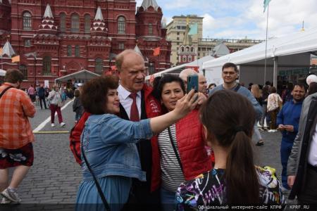 Г.А. Зюганов посетил восьмой книжный фестиваль «Красная площадь»