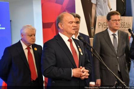 Г.А. Зюганов принял участие в открытии в Государственной Думе выставки «Рубежи Победы. Трудовой подвиг народа»