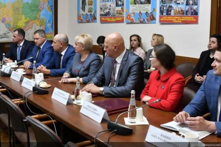 "Родина у нас одна - Россия!". Репортаж о рабочих встречах делегации депутатов ДНР с депутатами Госдумы в Москве