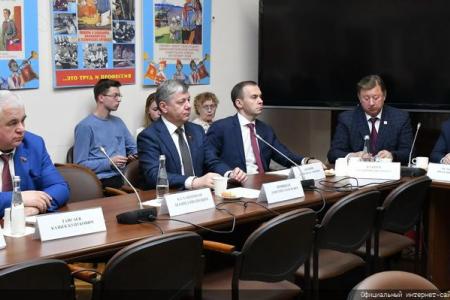 "Родина у нас одна - Россия!". Репортаж о рабочих встречах делегации депутатов ДНР с депутатами Госдумы в Москве