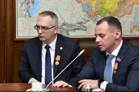 "Родина у нас одна - Россия!". Репортаж о рабочих встречах делегации депутатов ДНР с депутатами Госдумы в Москве