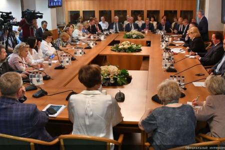 Депутаты КПРФ в Госдуме провели круглый стол на тему: «Болонская система: вход и выход»