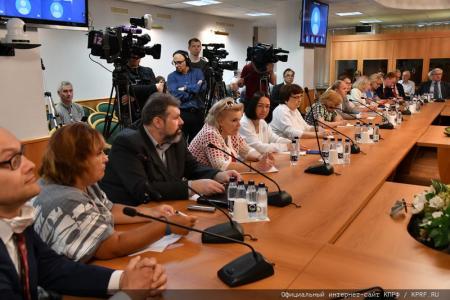 Депутаты КПРФ в Госдуме провели круглый стол на тему: «Болонская система: вход и выход»