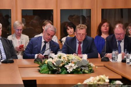 Депутаты КПРФ в Госдуме провели круглый стол на тему: «Болонская система: вход и выход»