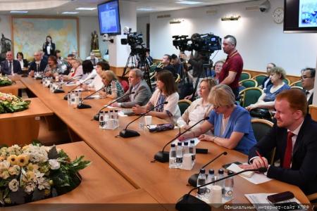 Депутаты КПРФ в Госдуме провели круглый стол на тему: «Болонская система: вход и выход»