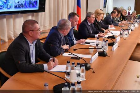 Депутаты КПРФ в Госдуме провели круглый стол на тему: «Болонская система: вход и выход»