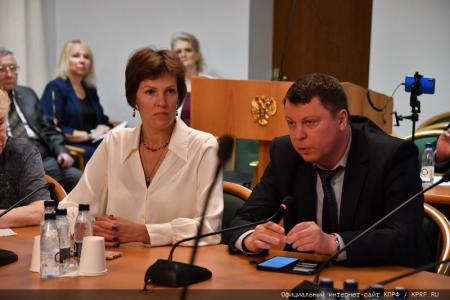 Депутаты КПРФ в Госдуме провели круглый стол на тему: «Болонская система: вход и выход»