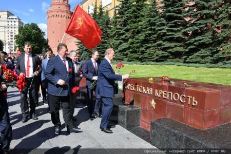 Поклон борцам с фашизмом