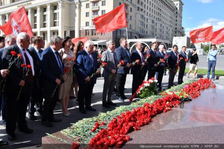 Поклон борцам с фашизмом