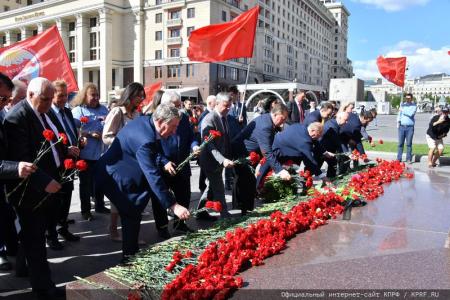Поклон борцам с фашизмом