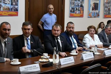 В Госдуме состоялась встреча фракции КПРФ в Госдуме с делегацией Народного Совета ЛНР