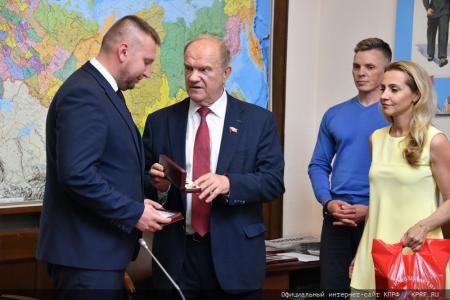 В Госдуме состоялась встреча фракции КПРФ в Госдуме с делегацией Народного Совета ЛНР