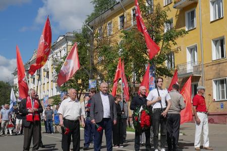 Кировские коммунисты почтили память погибших во время Великой Отечественной войны