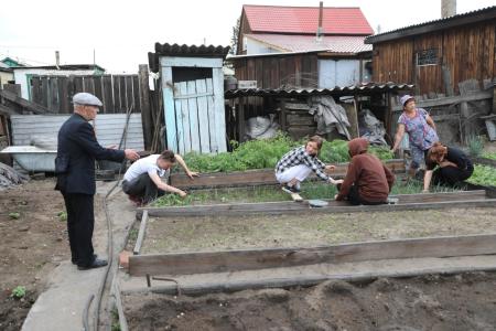 Тува. Комсомольцы возрождают тимуровское движение в Кызыле