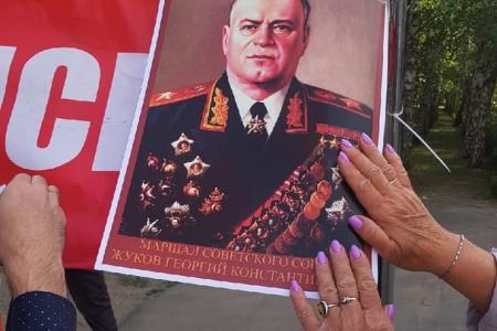 Алтайский край. Коммунисты в Барнауле провели пикет в поддержку инициативы по установке памятника маршалу Жукову