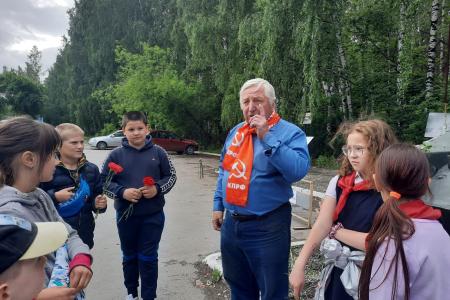 Пионеры Екатеринбурга приняли участие в мероприятиях, посвященных Дню памяти и скорби 22 июня