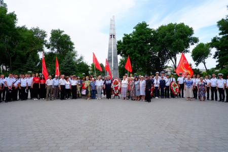 В День памяти и скорби астраханские коммунисты и комсомольцы приняли участие в патриотическом мероприятии