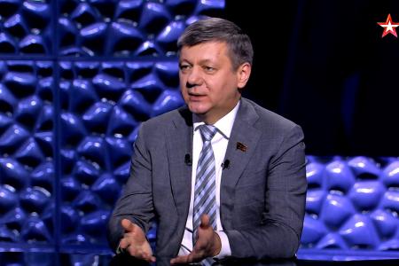 Дмитрий Новиков на телеканале «Звезда»: «Народ Украины имеет право на объединение с народом России целиком, а не по частям»