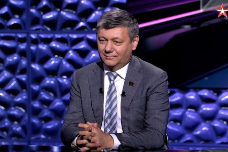 Дмитрий Новиков на телеканале «Звезда»: «Народ Украины имеет право на объединение с народом России целиком, а не по частям»