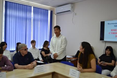 Республика Калмыкия. Депутаты КПРФ вручили именные стипендии лучшим студентам