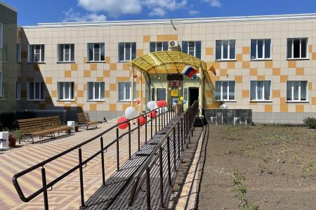 Депутат Госдумы Ирина Филатова и первый секретарь Чувашского отделения КПРФ Александр Андреев в День защиты детей посетили детские дома в Чувашии