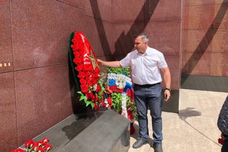 Коммунисты Приамурья возложили цветы к Вечному огню в Благовещенске по случаю 81-й годовщины начала Великой Отечественной войны