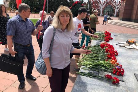 Коммунисты Приамурья возложили цветы к Вечному огню в Благовещенске по случаю 81-й годовщины начала Великой Отечественной войны