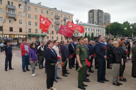 Коммунисты Рязани возложили цветы к Вечному огню в День памяти