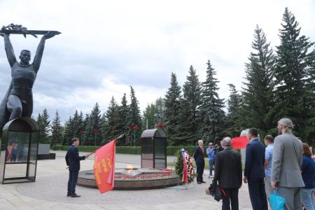 Омск. Поклонимся и мертвым, и живым