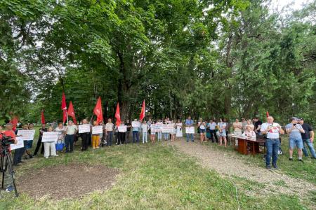 В Краснодаре прошел митинг КПРФ – за доступность школьного и дошкольного образования