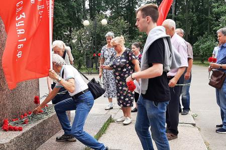 Ивановские коммунисты почтили память революционерки Ольги Варенцовой в день 160-летней годовщины со дня её рождения