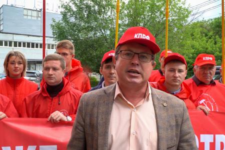 Курские коммунисты провели пикет против продажи городскими властями муниципальной собственности