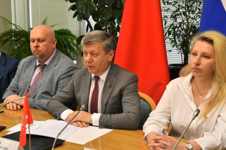 Зампредседателя ЦК КПРФ Дмитрий Новиков провёл встречу с заместителем заведующего Международным отделом ЦК КПК Цянь Хуншанем