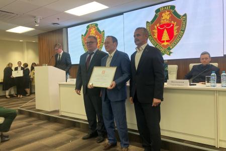Руководитель фракции КПРФ в Мособлдуме Александр Наумов поздравил с юбилеем Комитет лесного хозяйства Подмосковья