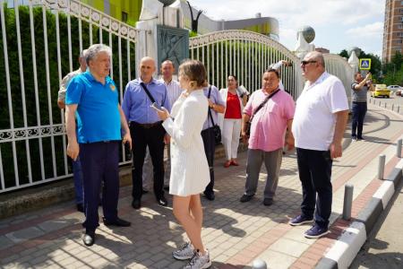 Представители стран коммунистических партий, входящих в состав ЦС СКП-КПСС, посетили Совхоз имени Ленина